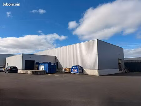 local 750 m² plerneuf