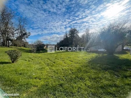 terrain 737 m² roaillan