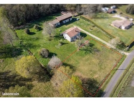 terrain 1338 m² louchats