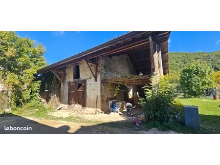 bâtiment à rénover – 300 m² exploitable