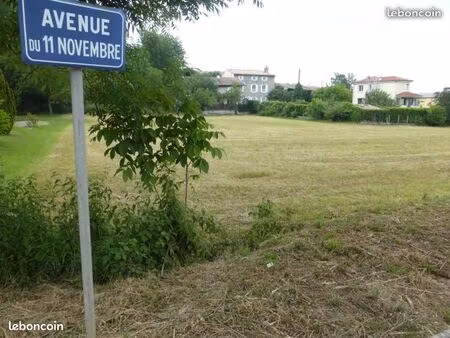 vends parcelle constructible 900m2 36euros le m2