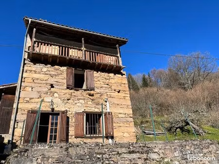 maison typique d'ariège avec jardin