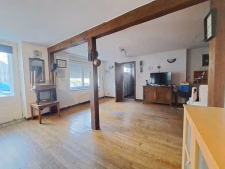 a vendre: ensemble de 2 maisons dans le centre de corbion.