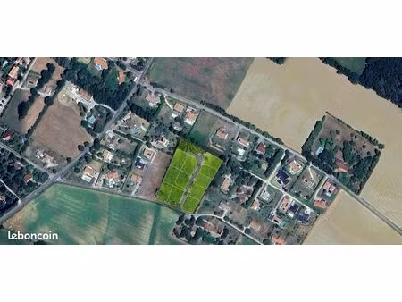 terrain 706 m² lanta