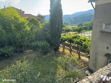 immeuble 475 m² aveze