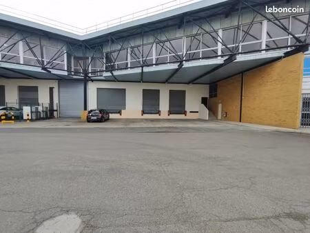 local d'activité 1 410 m²