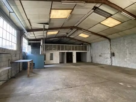 local d'activité 220 m²