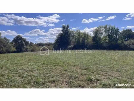 terrain 4 618 m² hautefort