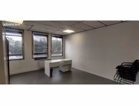 à vendre – locaux de bureaux 142 m² avec cuisine – ris-orangis (91130)