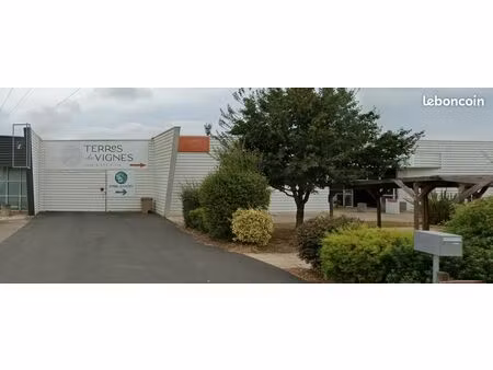 local commercial à louer de 300 m²