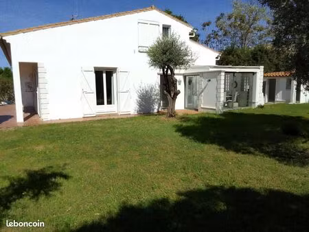 villa 6 pièces 181 m²