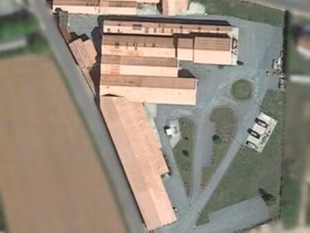 bâtiment industriel 10 554 m² sur 1 8 ha – sortie a71