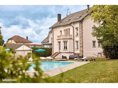 maison 10 pièces 368 m²