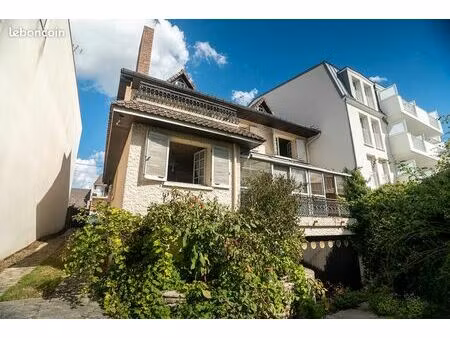 maison 8 pièces 223 m²