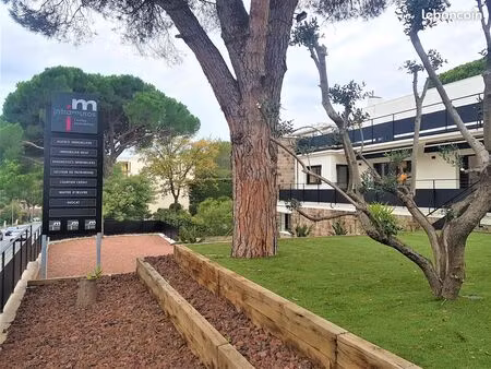 bureau dans centre d'affaires