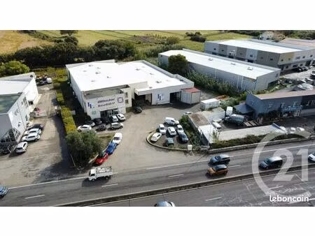 local commercial 1 900 m²