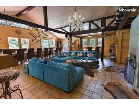 chalet 10 pièces 256 m²
