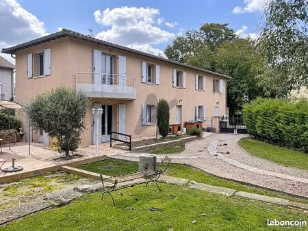 maison 8 pièces 189 m²