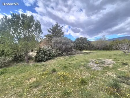 terrain 1 000 m² cucuron