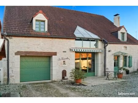 maison 8 pièces 224 m²