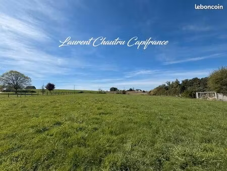 terrain 2 744 m² limeyrat