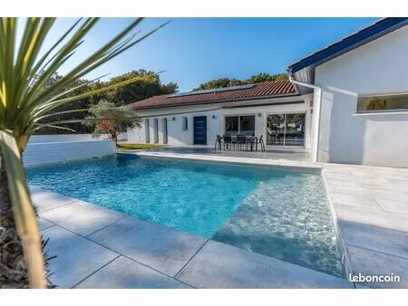 maison contemporaine au fond d'une impasse  mouguerre bourg