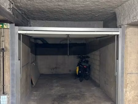 location parking moto ou matériel rosny