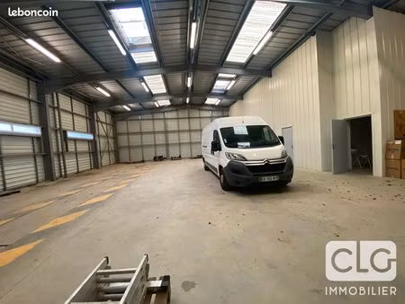 local 455 m² ploneour lanvern