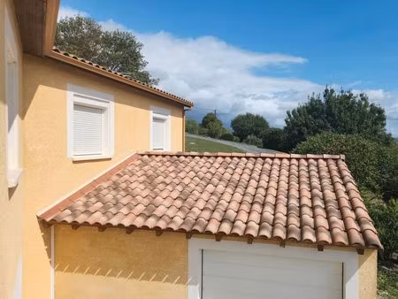 maison sur sous sol avec terrasse a naves