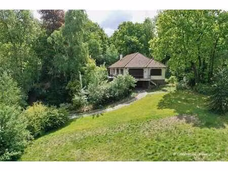 vaste villa avec grenier aménageable.