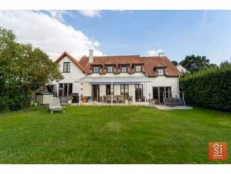 villa avec annexe  garages  jardin et vue sur les champs