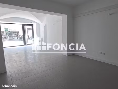 local commercial 61 m²