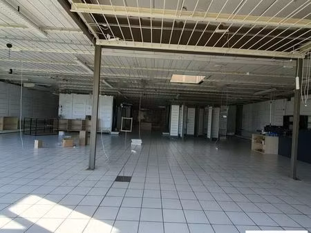local commercial 808 m² chaintre