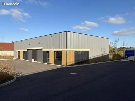 local d'activité 1 690 m²