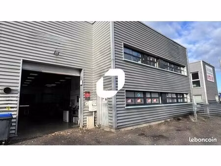 local d'activité 138 m²