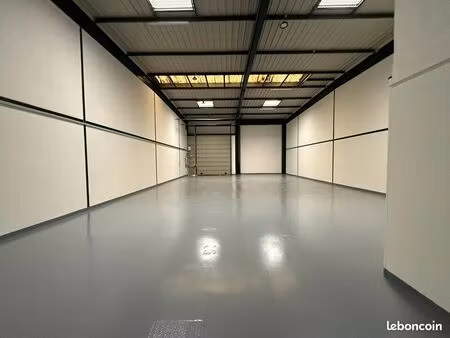 local d'activité 369 m²