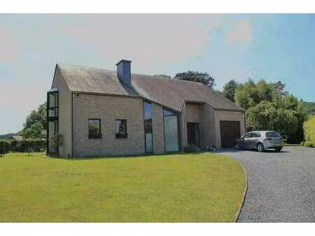 agréable villa lumineuse  grands volumes