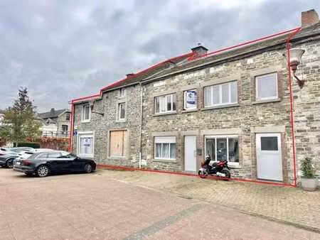 immeuble de 2 appartements et 3 garages
