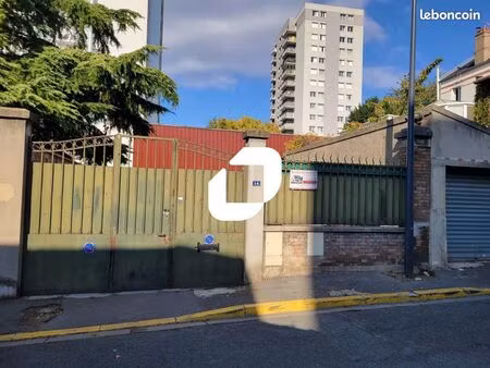 local industriel 100 m²