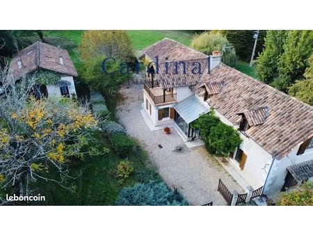 maison 8 pièces 240 m²