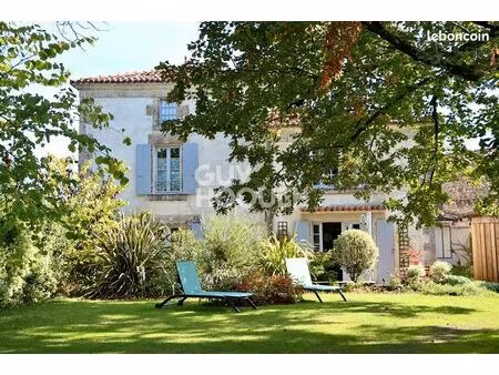 maison 5 pièces 221 m²