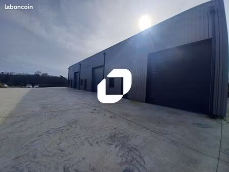 local industriel 750 m²