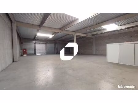 local d'activité 800 m²