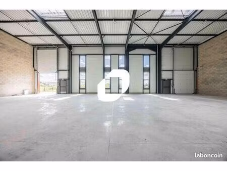 local d'activité 1 493 m²