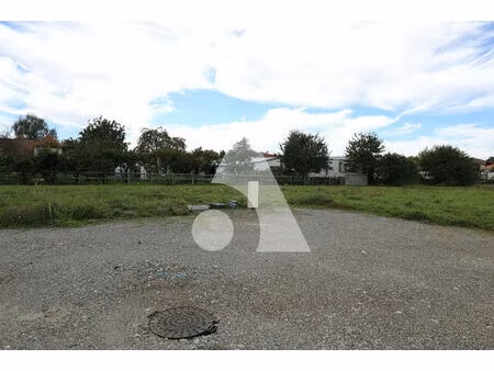 terrain borderes sur l'echez 688 m2