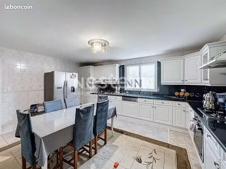 maison 7 pièces 214 m²