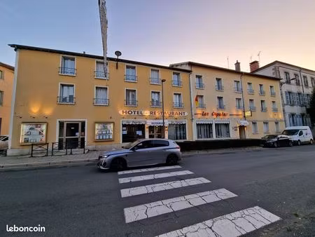 local 860 m² ambert