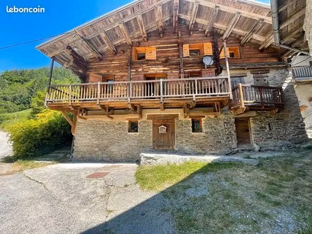 chalet 6 pièces 150 m²
