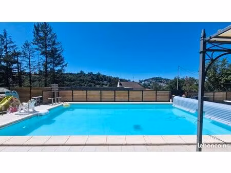 maison 200 m² avec 2 lots distincts à la tour-en-jarez – piscine  climatisation  et terrai