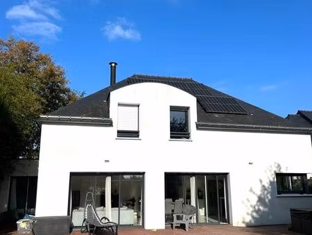maison 4 chambres avec piscine et panneaux solaires